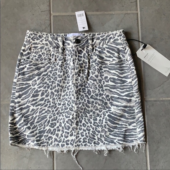 Current Elliott NWT Leopard Denim Miniskirt, size 0/24 - Picture 11 of 11